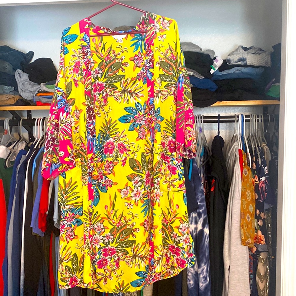 Womens shirt size M (8-10)